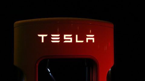 Cells’ Mitochondria Work Much Like Tesla Battery Packs