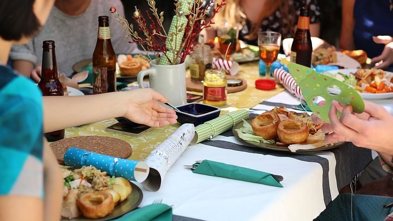 Here's Why We Eat More in Good Company