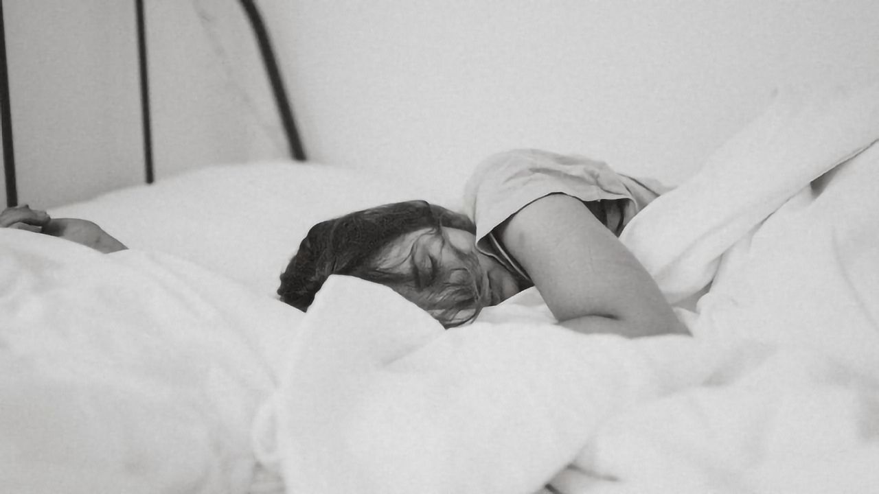 Can't Get an Extra Hour of Sleep? 43 Minutes' More Snoozing Benefits College Students