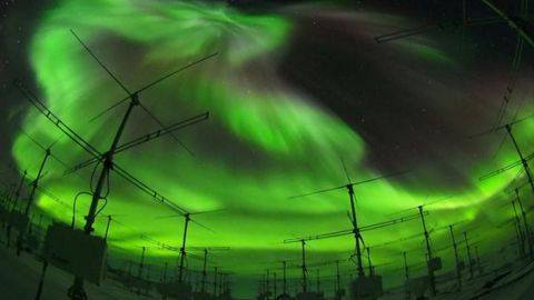 Antarctic Radar Makes First Measures of Earth's Ionosphere