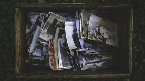 First Steps Towards Linking Personal and Collective Memory