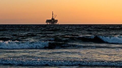 Sponge Could Soak up Oil Residue From Offshore Drilling