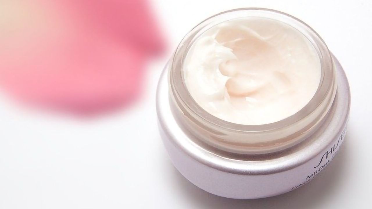 Why Some Creams and Cosmetics May Cause a Skin Rash