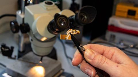 Laser Breakthrough Could Realize 100 Gbps Data Transmission