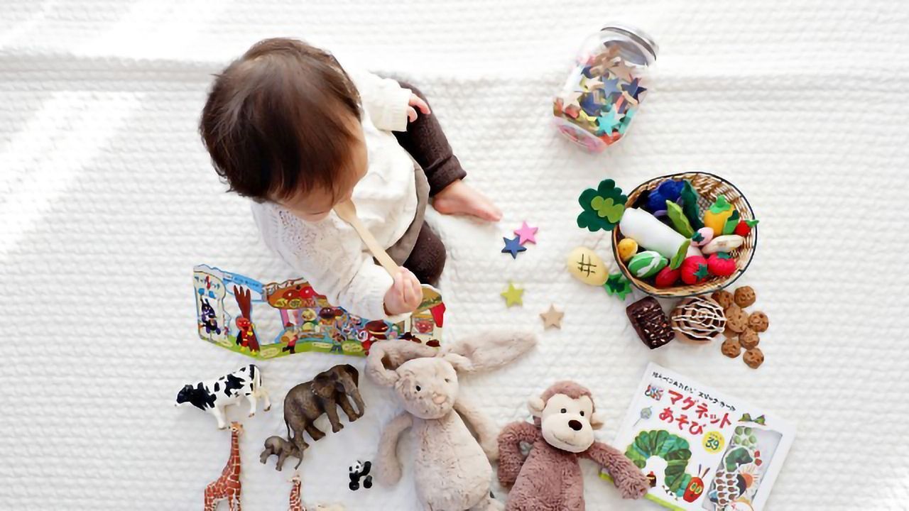 Babies in Bilingual Homes Switch Their Attention Faster