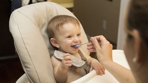 Early Introduction of Solid Food May Affect Future Health