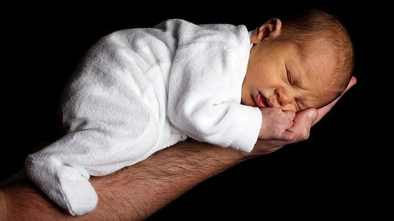 How the Microbiome Forms in the First Hours of Life