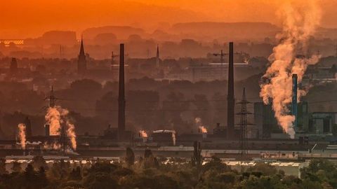 Could Poor Air Quality Be the Key to COVID-19 Hotspots?
