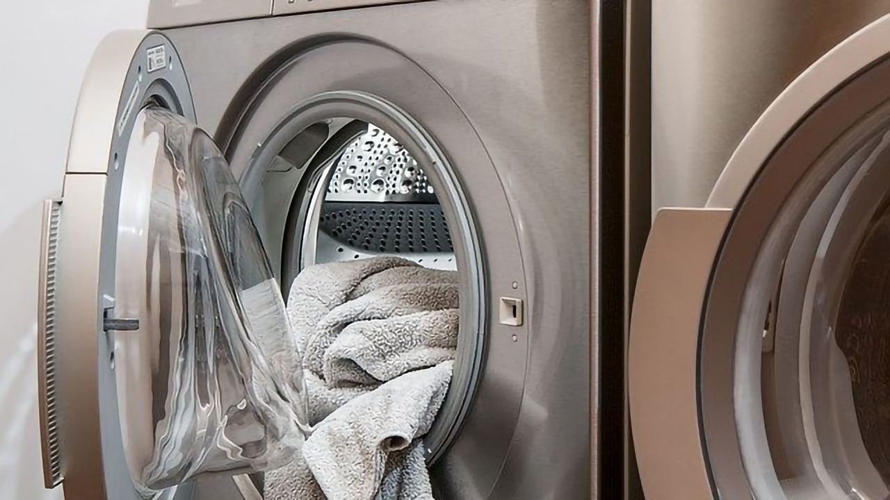Infection Risk When Healthcare Workers Wash Uniforms at Home