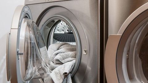 Infection Risk When Healthcare Workers Wash Uniforms at Home