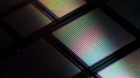 Neuromorphic Computer Packs Thousands of Artificial Synapses Onto Confetti-sized Chip