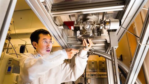 Making Fuel From Sunlight and Greenhouse Gases
