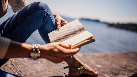 The Brain Uses a Minimum Effort Approach To Read Text