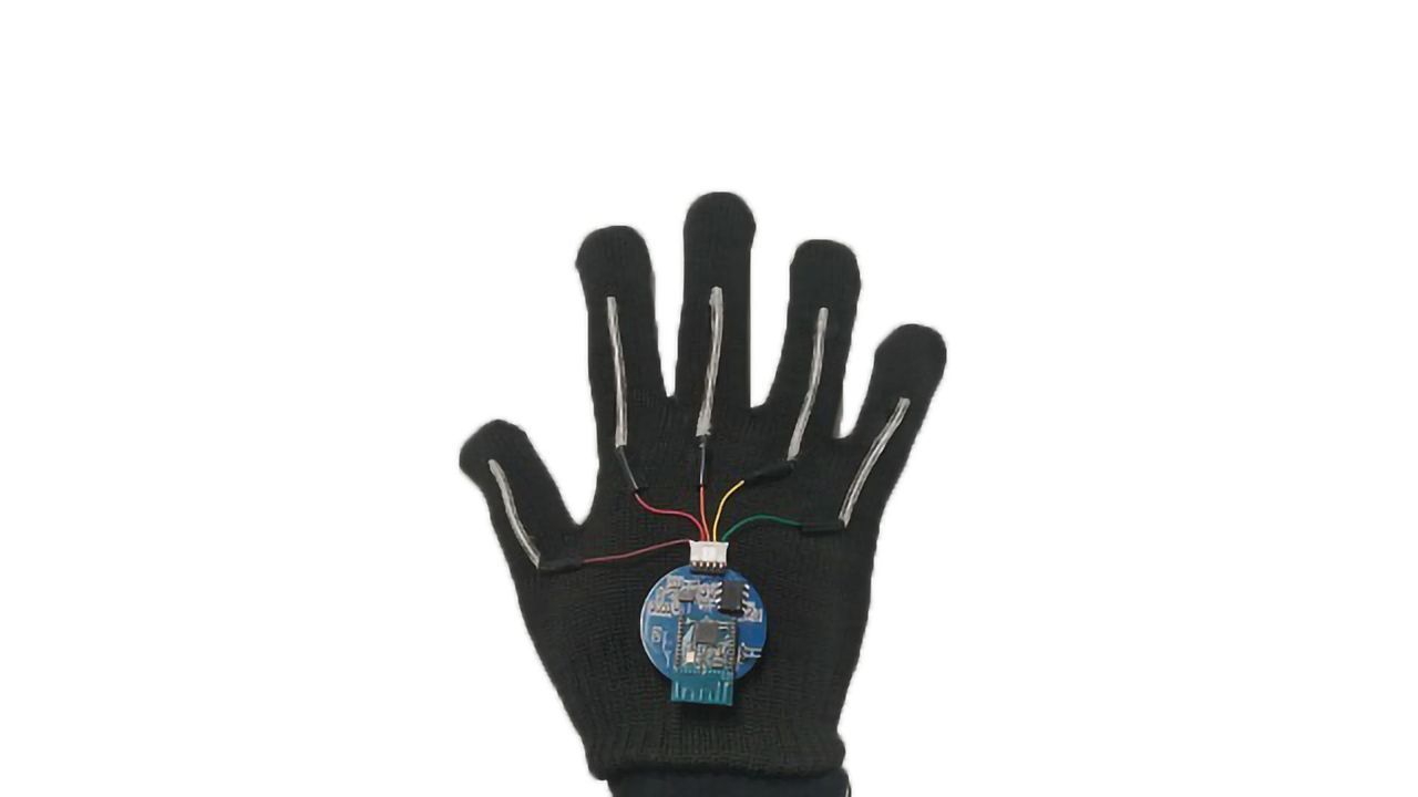Sensor-fitted Gloves Translate Sign Language Into Speech