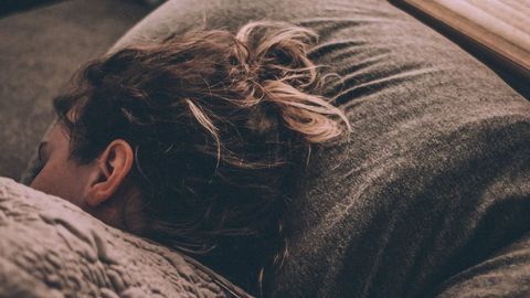 How Does Brain Connectivity Change During Sleep and Wakefulness?