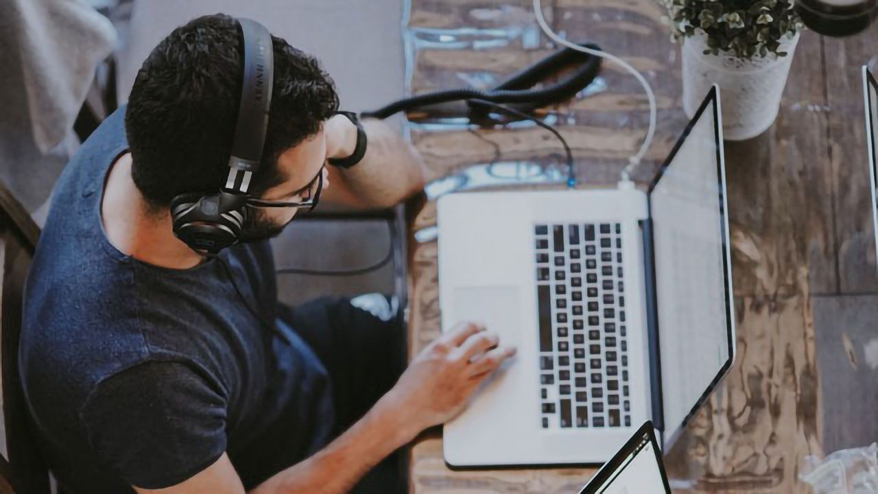 Does Daydreaming at Work Make for More Productive Minds?
