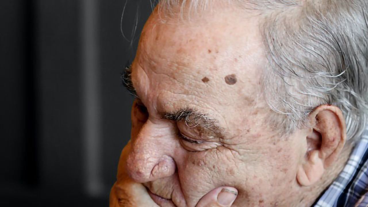 Are Self-diagnosed Memory Issues Indicative of Dementia?