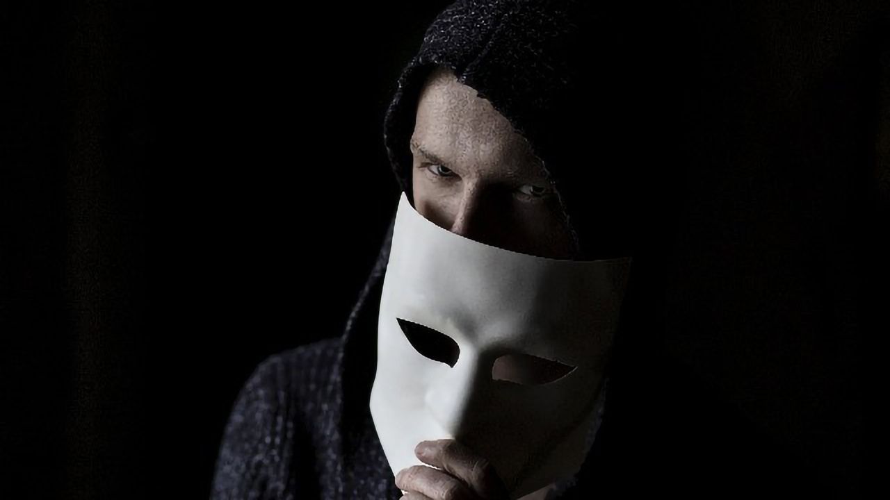 Narcissists Don't Learn From Their Mistakes Because They Don't Think They Make Any: New Study