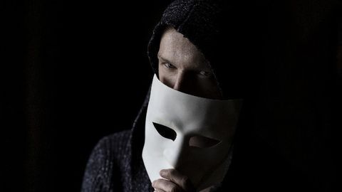 Narcissists Don't Learn From Their Mistakes Because They Don't Think They Make Any: New Study