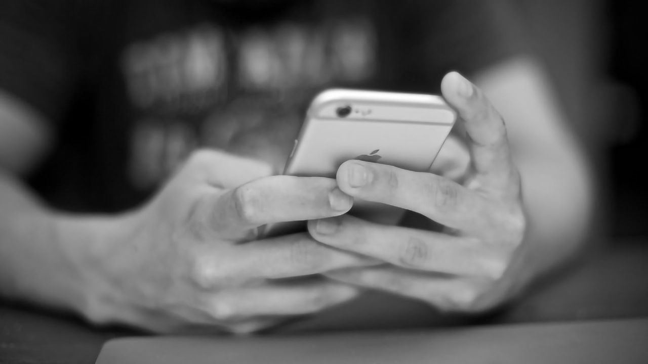 Your Contacts Aren't Safe With Popular Messaging Apps, Warn Researchers