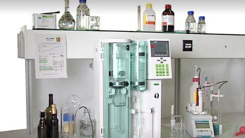 Cheers! How to determine sulfur dioxide (SO2) in beer and other liquid samples