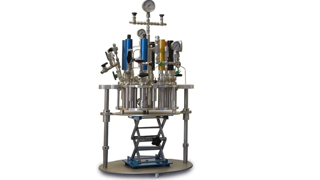 Flexible Device for Screening Chemical Reactions Under High Pressure