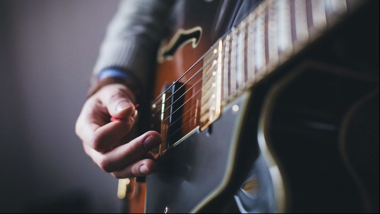 Get "Chills" When Listening To Music? Here's What Happens in Your Brain