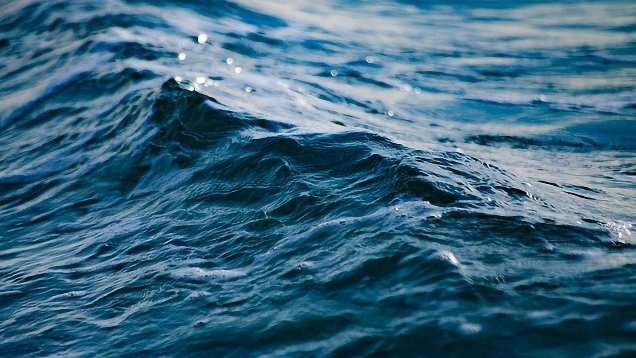 Desalinating Seawater on an Industrial Scale With Sponge Superstructure
