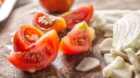Benefits of a Mediterranean Diet Over a Low-Fat Diet for Heart Disease Suffers