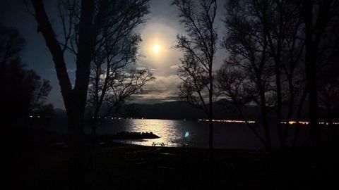 Arctic Methane Release Controlled by the Moon