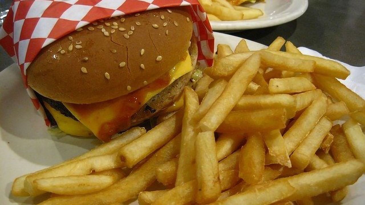 Junk Food Consumption Linked to Poor Sleep in Teenagers