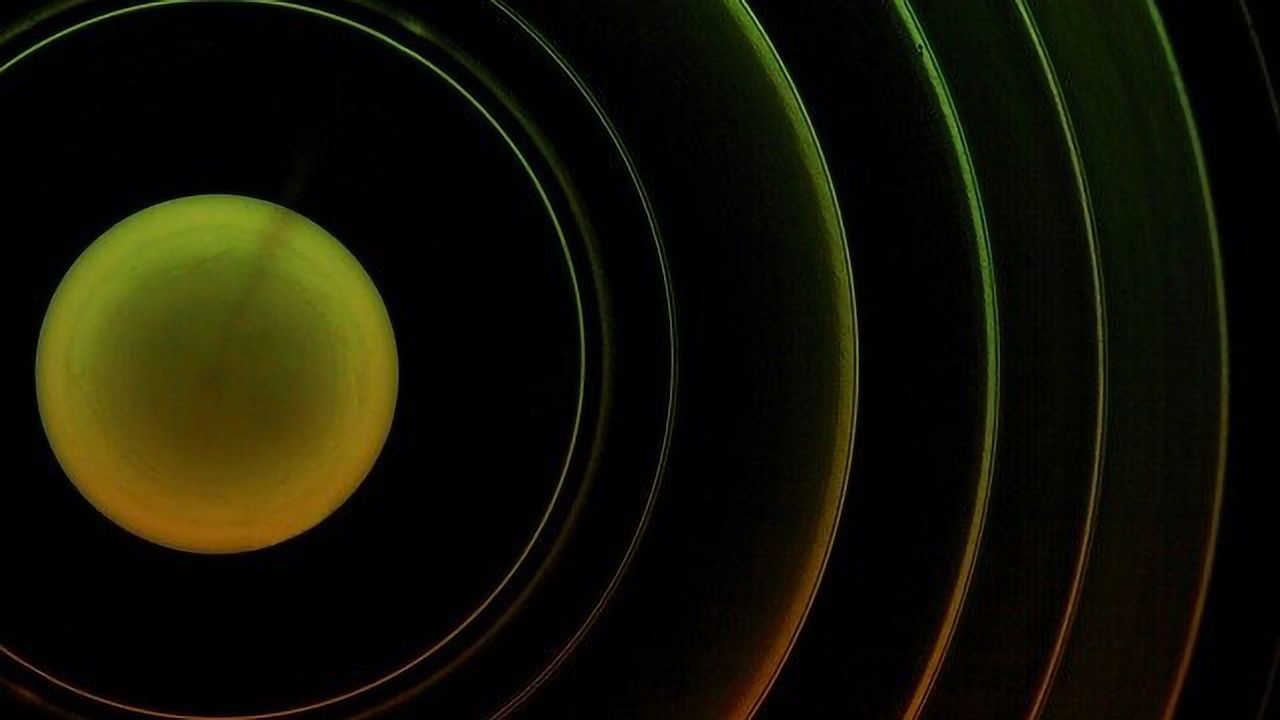 Helium Nuclei Discovered at the Surface of Heavy Nuclei