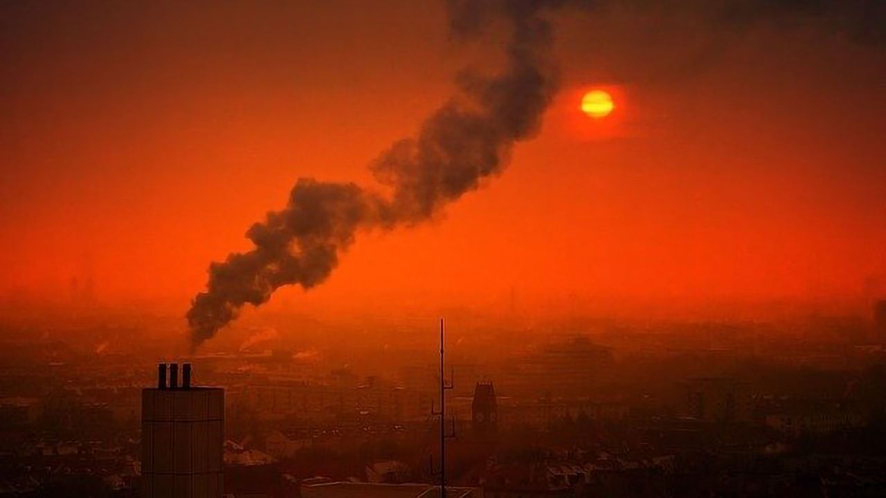 Atmospheric Pollutant Creation Observed in Real Time