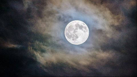 New Study Suggests Sleep Duration and Onset Change With Moon Phases