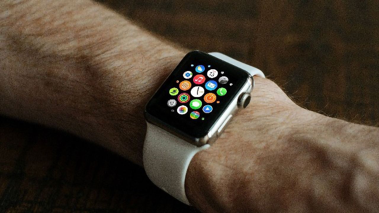 Wearable Devices Can Detect COVID-19 Symptoms and Predict Diagnosis, Study Finds