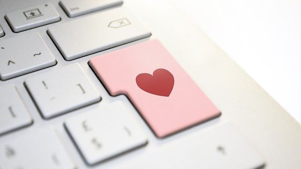 Online Dating: Super Effective or Just Superficial? content piece image