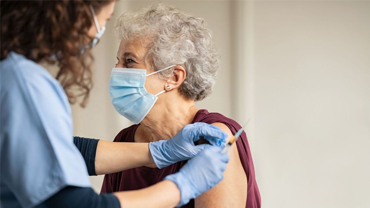 Single Dose of Pfizer or Oxford Vaccine May Significantly Reduce Risk of Elderly COVID-19 Hospitalizations