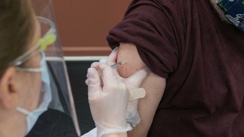 Real-World Data Shows Benefit of Early Vaccination on Health Care Workforce
