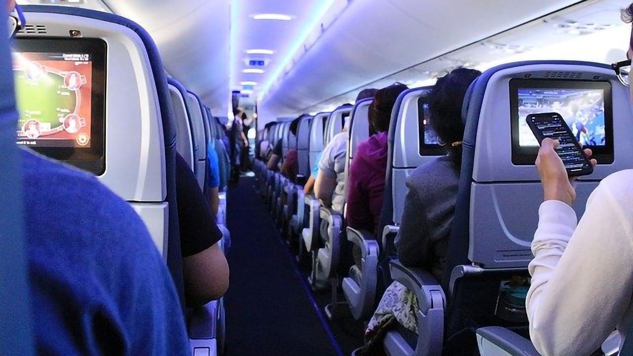 The Strange Chemistry Behind Why You Get Sick on Planes