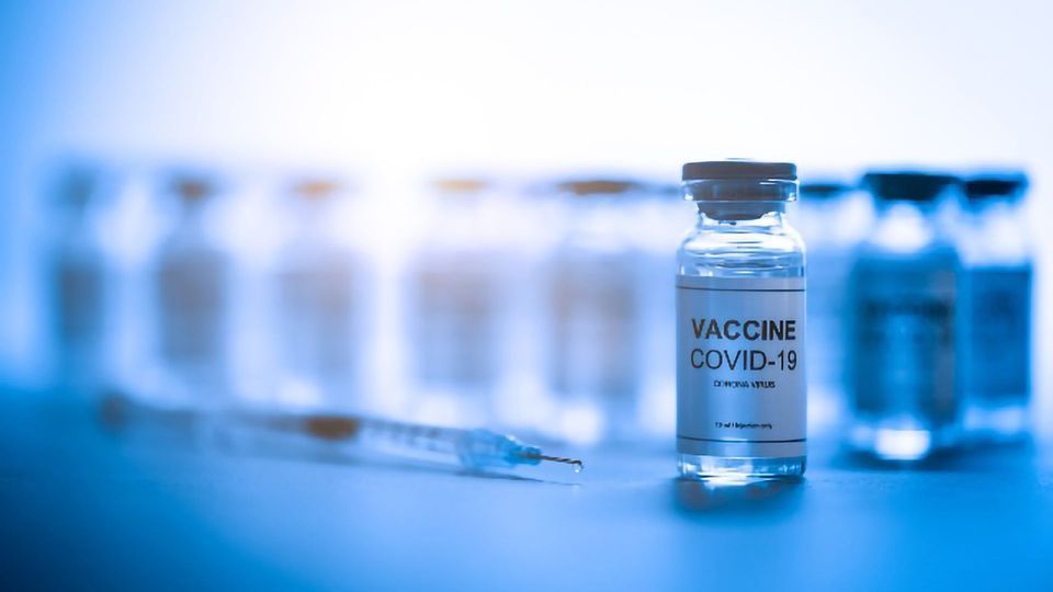 COVID-19 Vaccine Is Safe and Efficacious in Cancer Patients content piece image