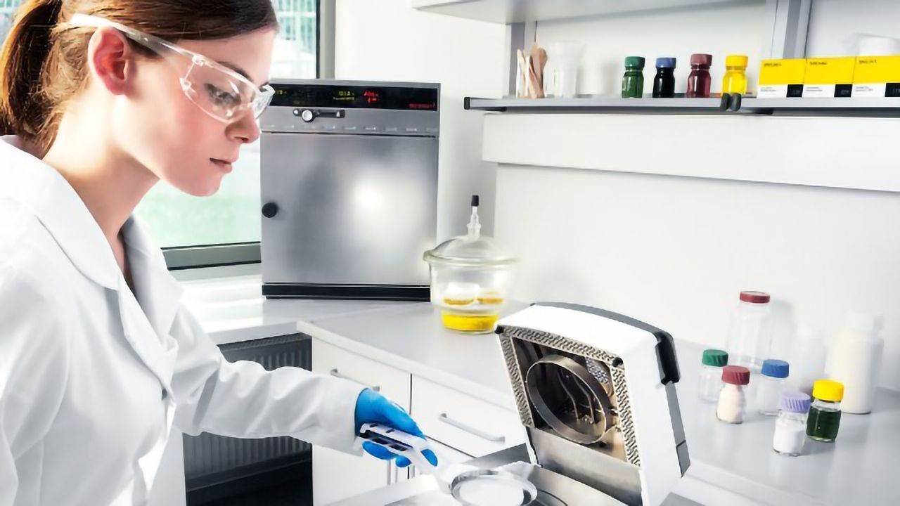 Monitoring Moisture in the Cosmetics Industry