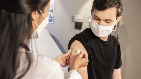 Effectiveness of mRNA Vaccines Against SARS-CoV-2 Alpha and Beta Variants Evaluated