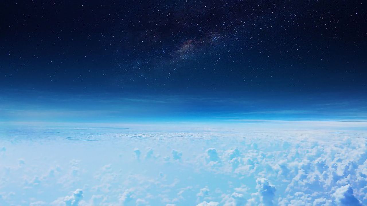 How a Sudden Stratospheric Warming Affected the Northern Hemisphere