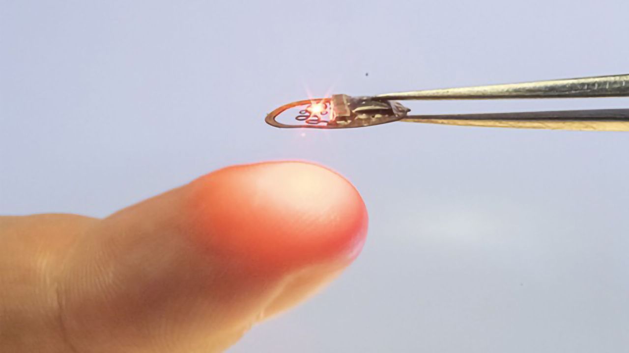 Tiny Wireless Device Illuminates Brain Activity