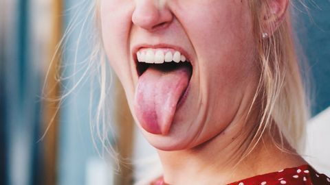 How Does Being Able To See Your Tongue Change Your Speech?