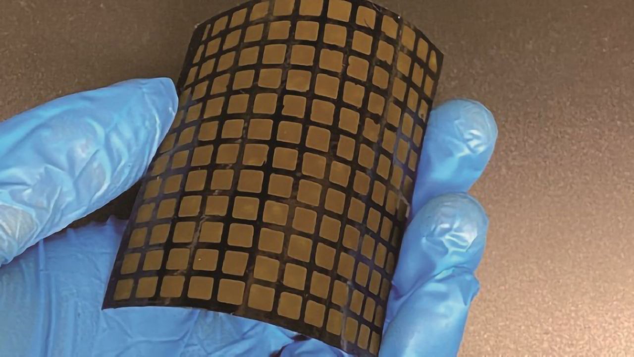 Wearable X-Ray Detector Without the Need for Harmful Heavy Metals