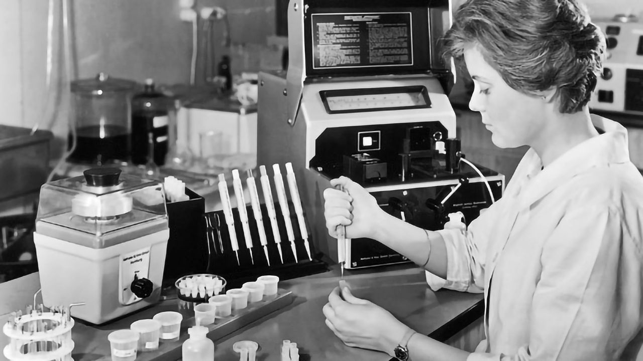 Eppendorf Celebrates the 60th Birthday of a Pipetting Masterstroke