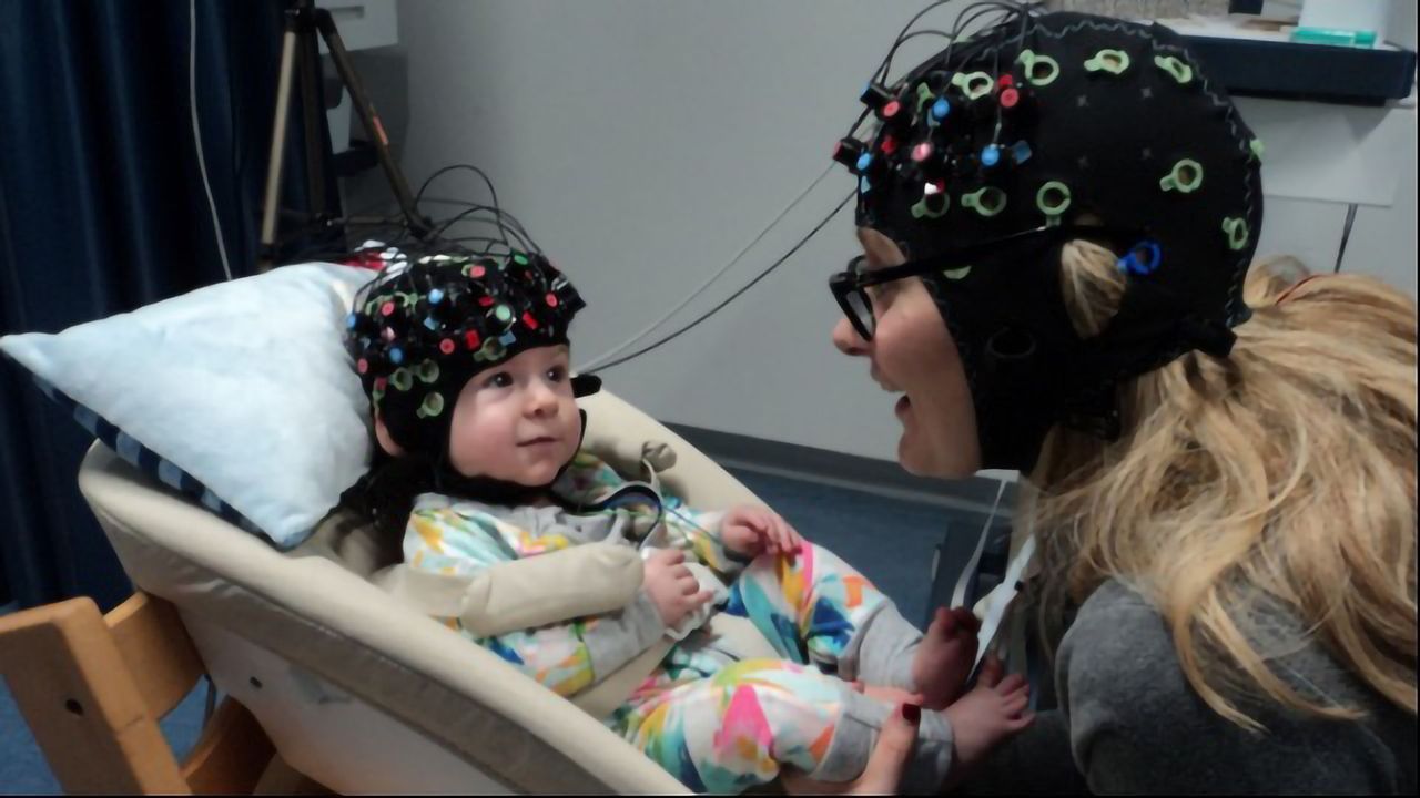 Touch Helps Mom and Baby's Brains Synchronize