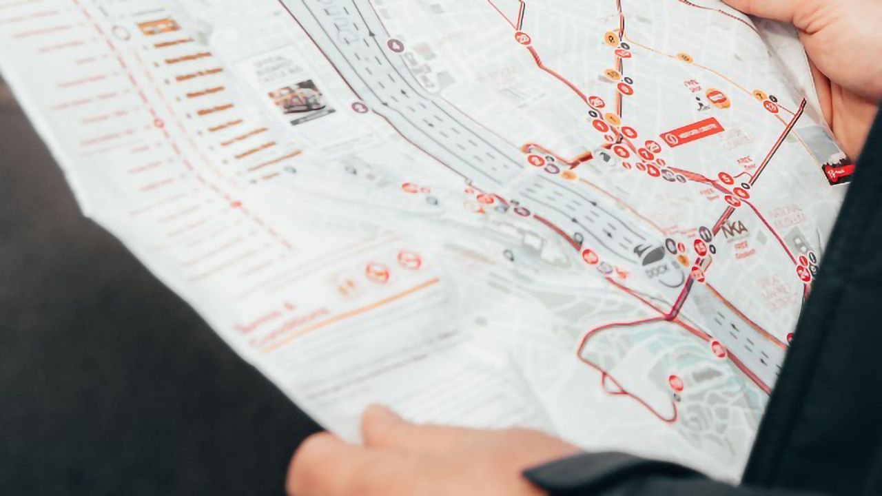 How Does Our Brain Navigate Cities?