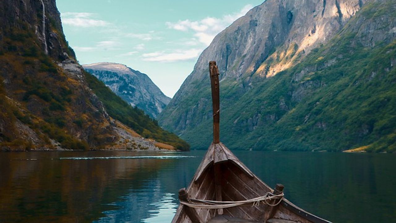 Evidence America's Discovered by Vikings 500 Years Before Christopher Columbus